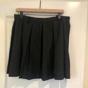 Hot Topic Large Black Pleated Mini Skirt